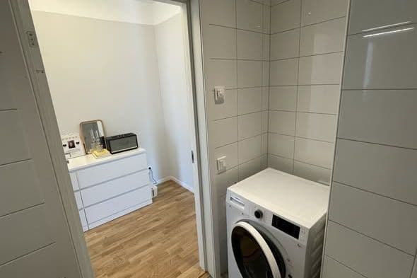 2 rok i Vallastaden med balkong