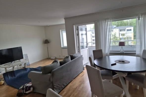 Ljus 2:a med balkong & tvättmaskin